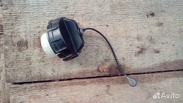 Крышка бензобака lancer 10. Febi 01226 крышка бензобака. Крышка бензобака mitsubishi. Крышка бензобака lancer 9. Крышка бензобака митсубиси лансер 9.