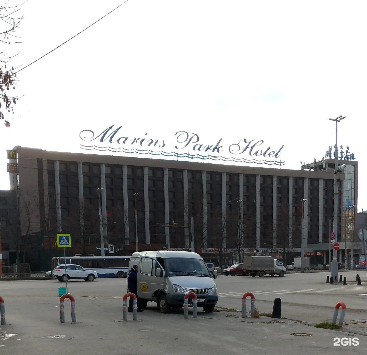 Улица челюскинцев 106. ЕКБ Челюскинцев 106. Екатеринбург улица Челюскинцев 106. Гостиница Маринс парк отель Екатеринбург. Челюскинцев 106 Екатеринбург Маринс парк отель.