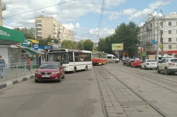 Ост горького. Ул Максима Горького Тула ул Октябрьская. Перекресток на Максима Горького Тула. Улица Максима Горького Тула. Остановка Максима Горького Тула.