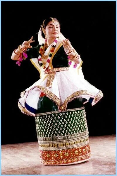 Мейтхеи (Манипури). Манипури индийский танец. Манипури танец индийский классический. Манипури девушки.