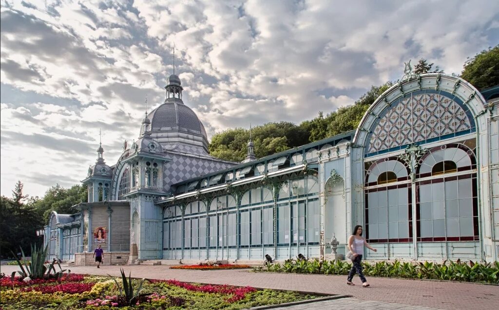 Железноводск пушкинская. Пушкинская галерея Железноводск. Курортный парк Железноводска Пушкинская галерея. Пушкинская галерея Пятигорск. Железноводск достопримечательности Пушкинская галерея.