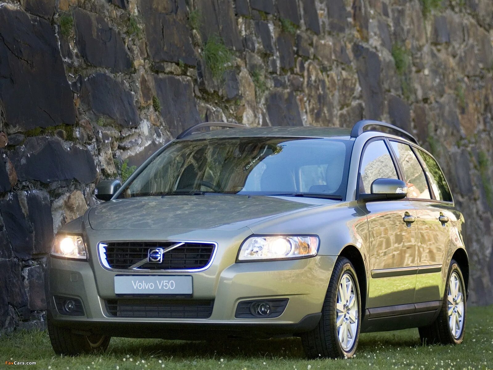 Volvo v50. Volvo v50 2007. Volvo v50 седан. Volvo v50 2007 хэтчбек.