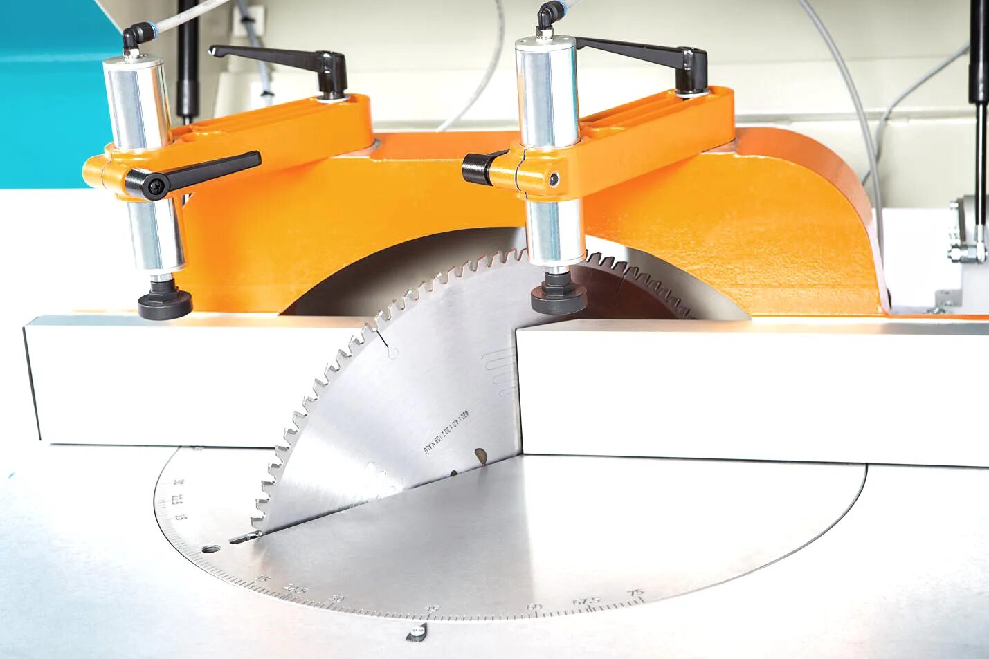 Ergonomic 320. распиловка алюминиевых плит. чем пилить алюминий. резка ножницами по металлу. чем пилить алюминий.