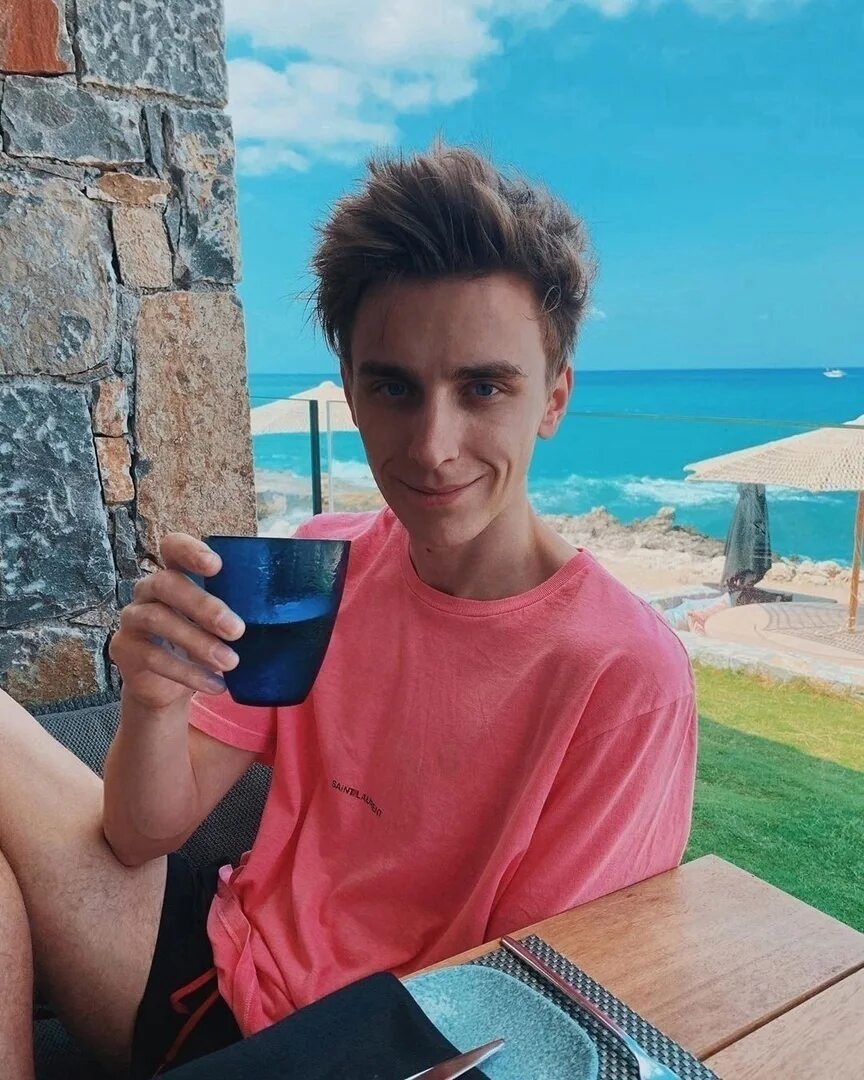Ютуб блоггер а4. Ютуб блоггер а4