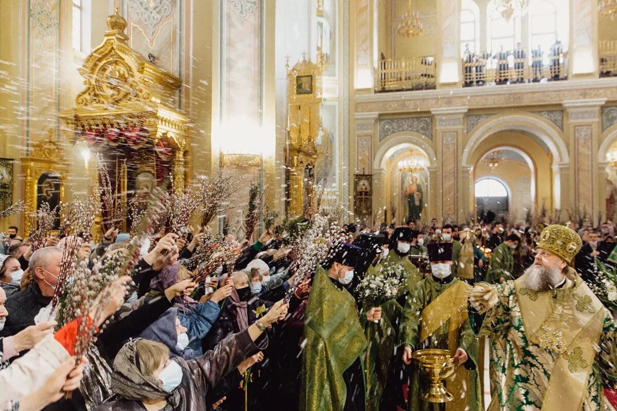 Вербное воскресенье утренняя служба в церкви. Вербное воскресенье служба в храме. вербное воскресенье храм христа спасителя. празднование вербного воскресенья. вербное воскресенье литургия.