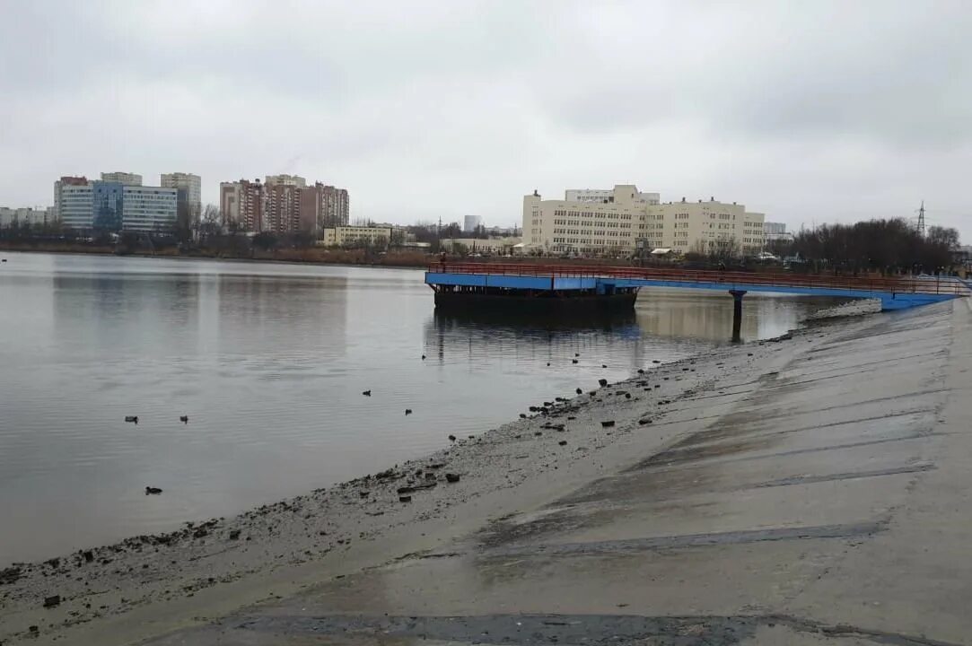 Северный ростов где. Дамба на северном ростов-на-дону. северное водохранилище ростов на дону. дамба водохранилища ростове-на-дону. на северном водохранилище в ростове прорвало дамбу.