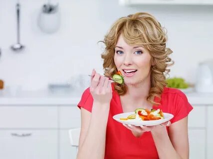Аппетитно кушают