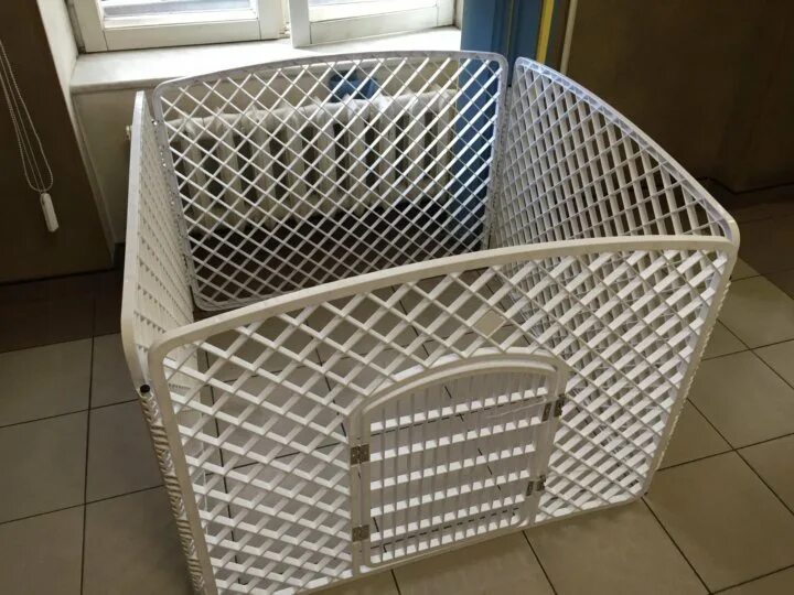 Вольер пластиковый. Пластиковый вольер. пластмассовые вольеры для собак. пластиковый вольер для собак в квартиру. вольеры пластиковые для щенков.