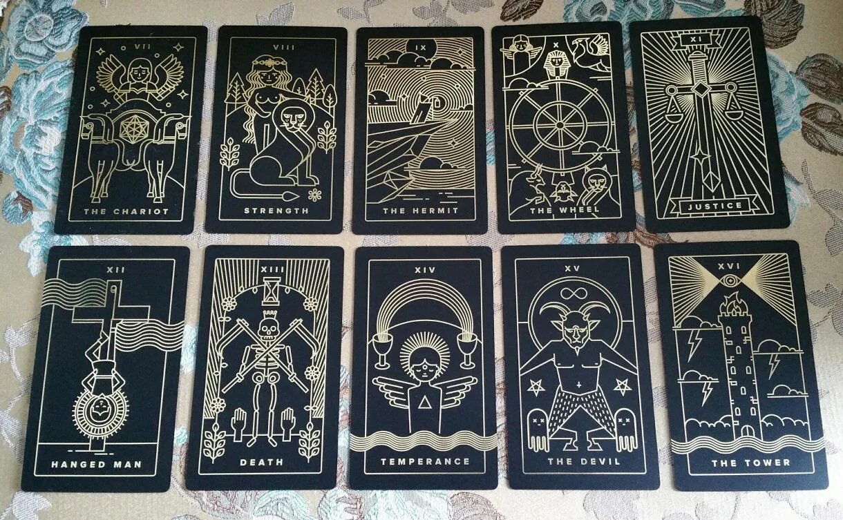 Кинуть таро. Карты golden thread tarot. черно золотая колода таро. черномагическая колода таро. черно золотое таро уэйта.