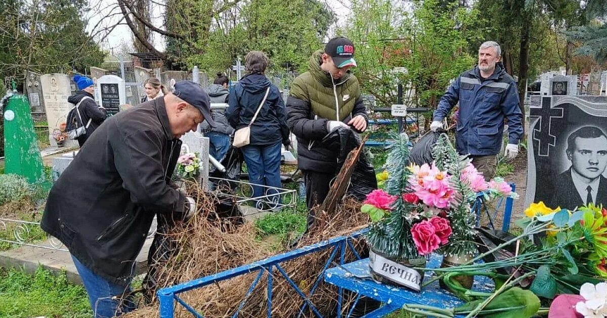 Похоронить краснодар. Пашковское кладбище Краснодар. Могилы. Город кладбище. Заброшенное кладбище.