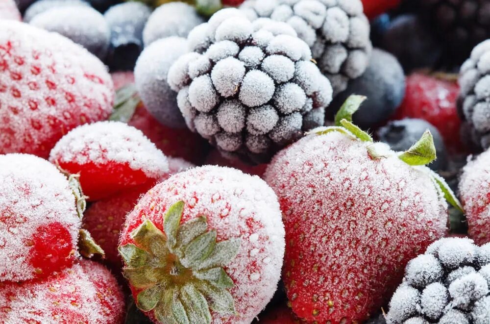 Фруктовый полуфабрикат. Красивые ягоды. Замороженные фрукты. Быстрозамороженные ягоды. Заставка ягоды.