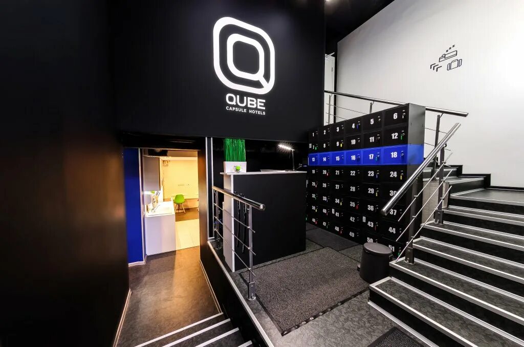 Qube capsule. Капсульный хостел qube. отель interqube большая полянка. капсульный отель interqube. qube capsule отель.