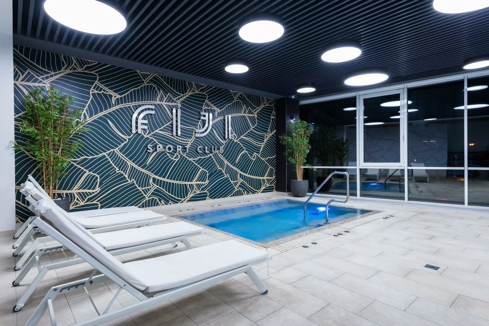 Фитнес клуб technogym. Тренажерный зал ольхон. Спортклуб фиджи москва. Фитнес клуб премиум класса. Фиджи спорт.