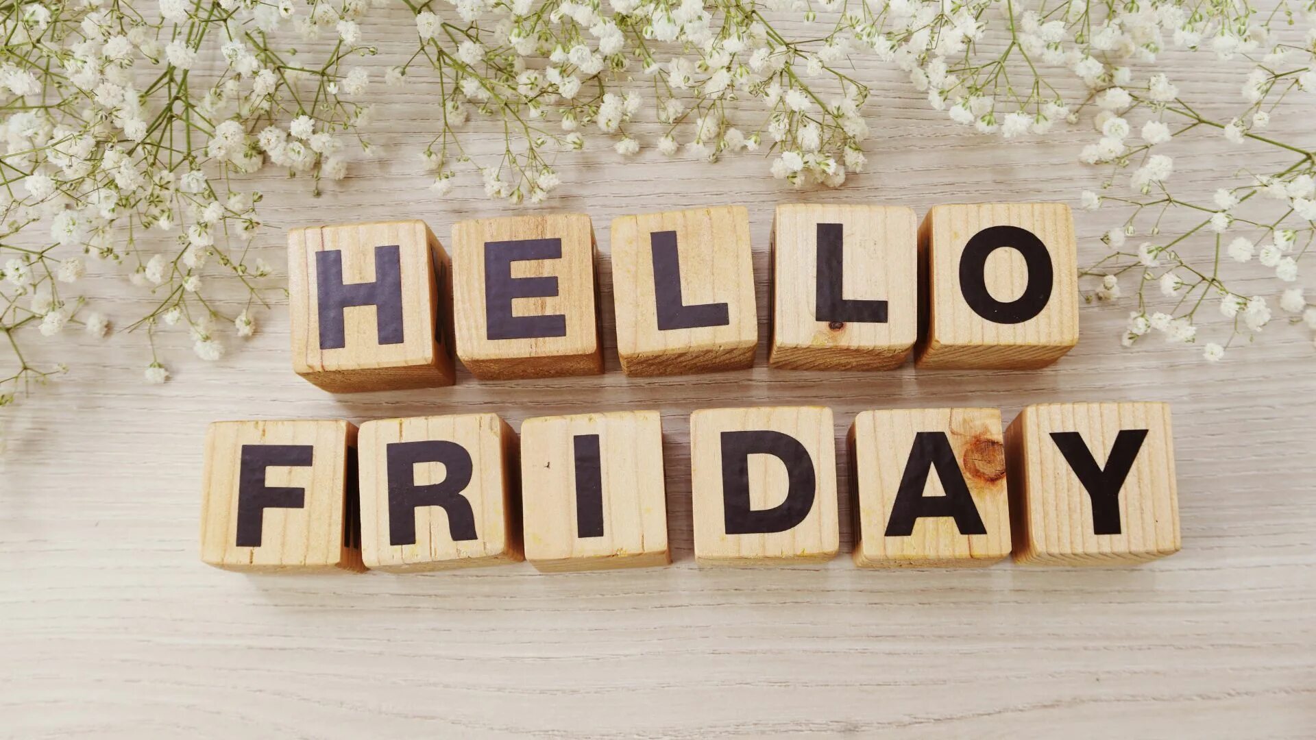 Friday afternoon. Буквы из дерева пятница. Friday картинки. Hello Friday. Hello Friday надпись.