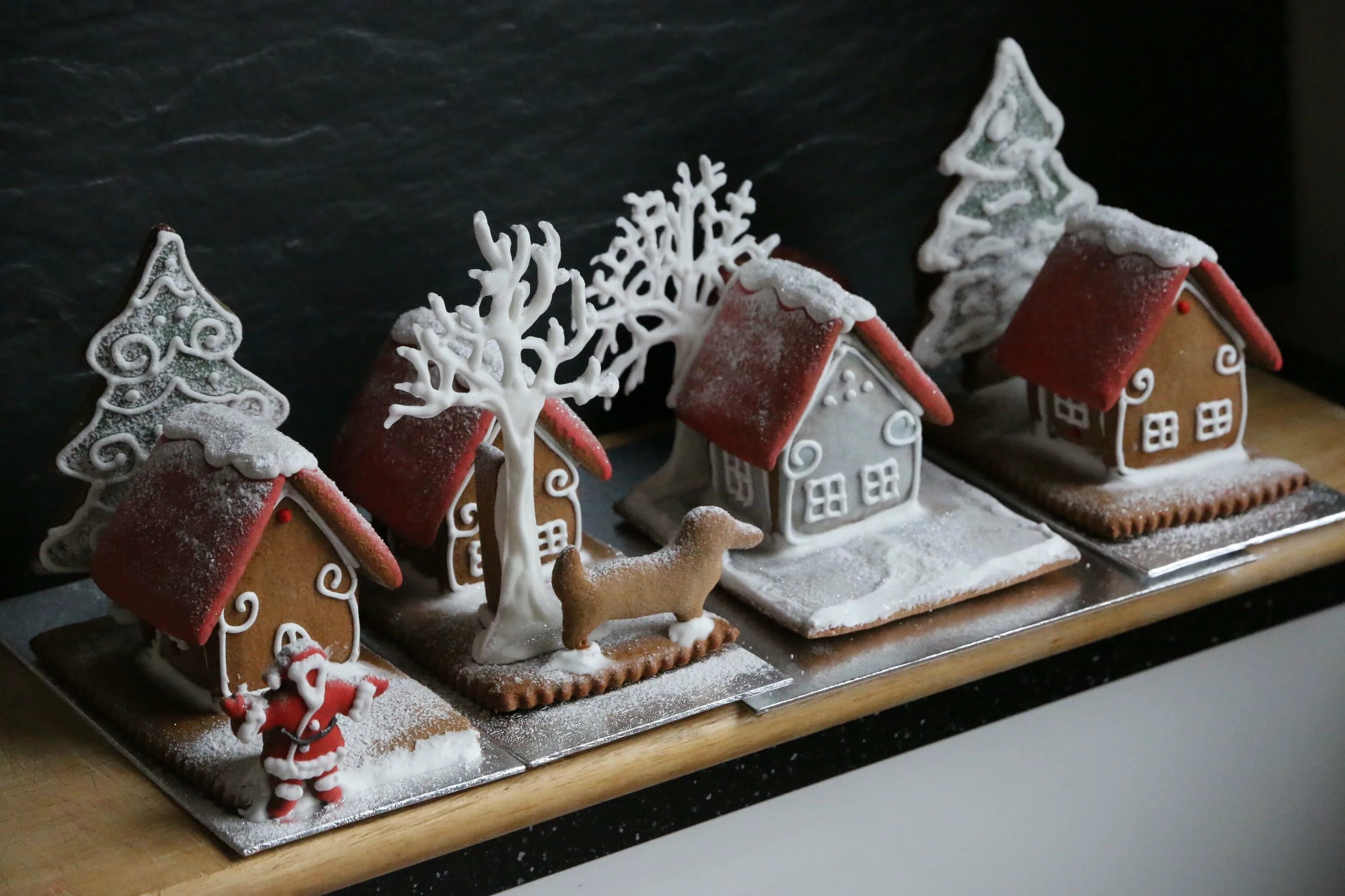 рождественский пряничный домик. пряничные елочные игрушки. пряничная елка. пряничный набор. имбирный пряник новогодний домик.