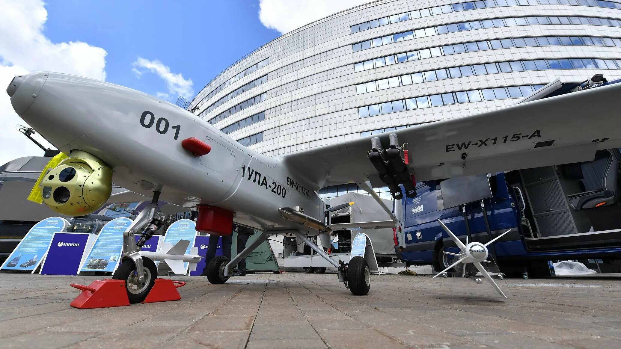 Беспилотник в воздухе. Российские дроны в беларуси. Белорусский ударный бпла. Дрон бпла комплекта ратник. Гроза против бпла.
