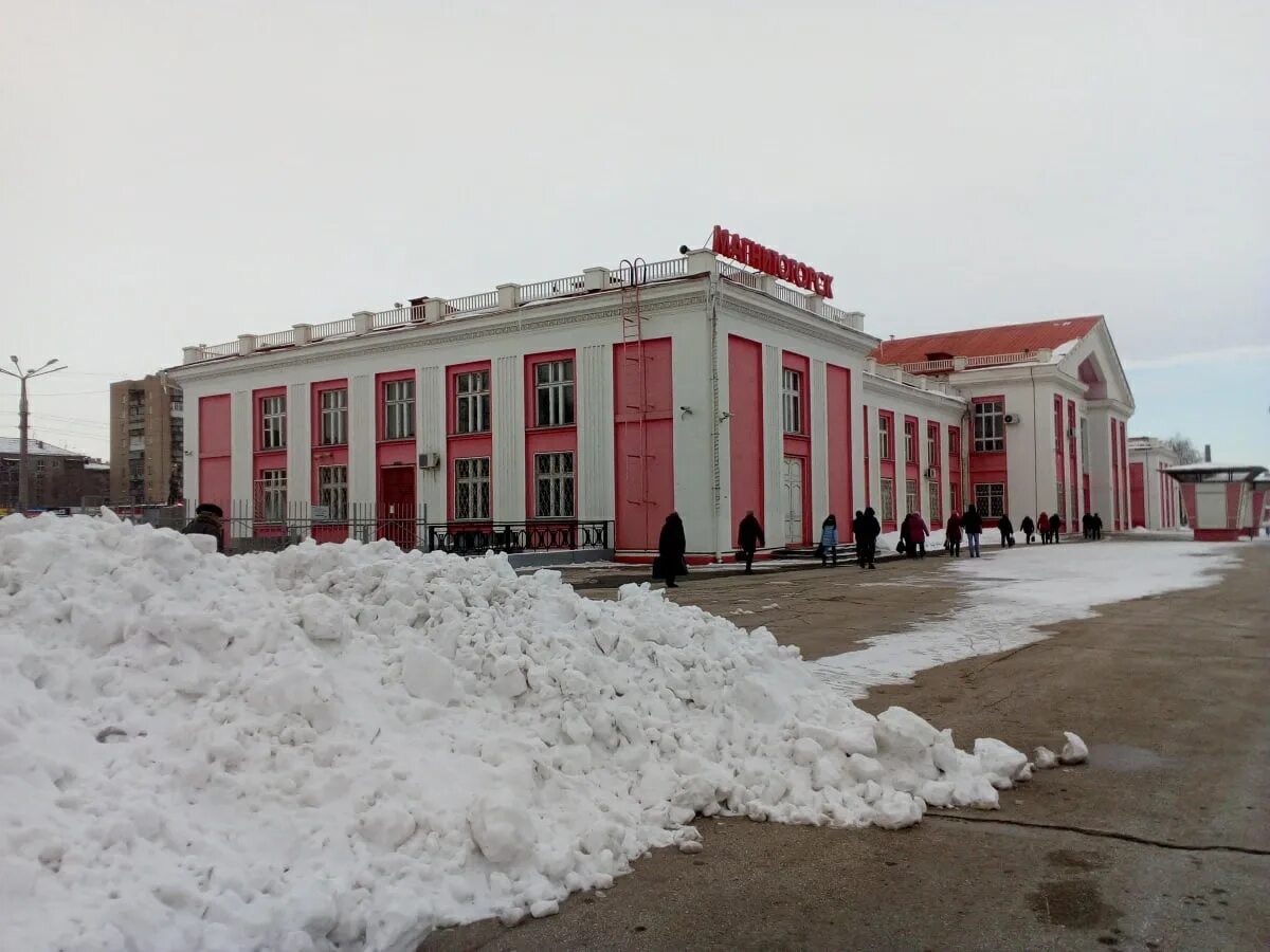 Жд станция магнитогорск. Магнитогорск пассажирский вокзал. Город магнитогорск вокзал. Ржд вокзал магнитогорск. Магнитогорск пассажирский вокзал.