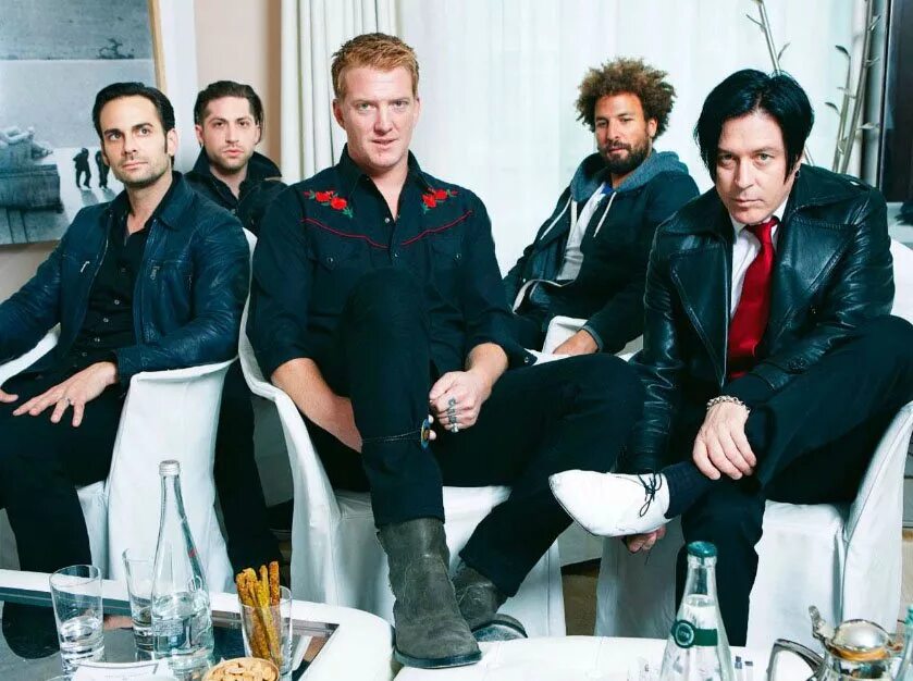 Группа queens of the stone age. Queens of the stone age album. Queens of the stone age album. Queens of the stone age 2022. Queens of the stone age queens of the stone age 1998.