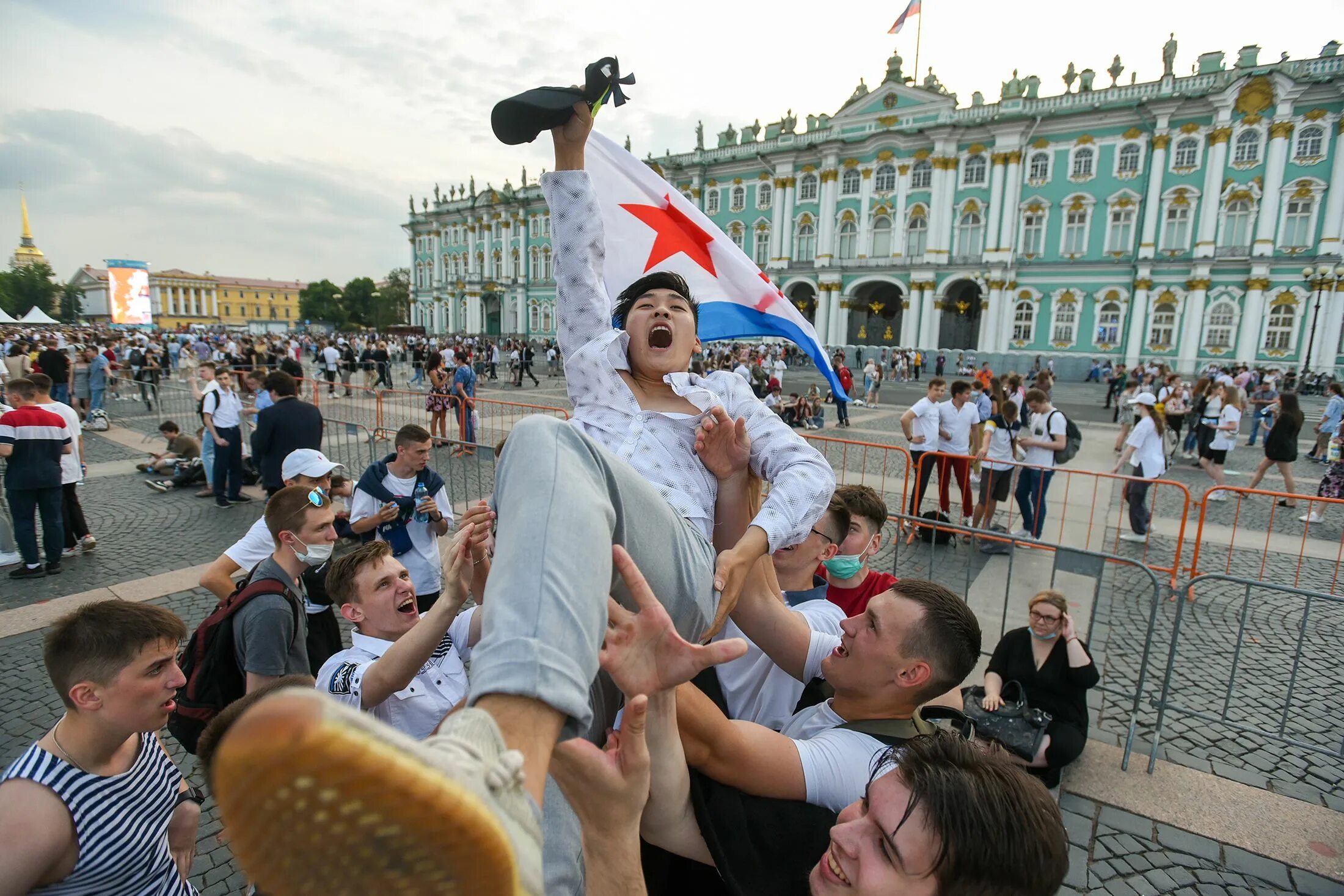 Алые паруса 2024 когда пройдет. Алые паруса Питер выпускники. Фестиваль Алые паруса в Санкт-Петербурге. Праздник Алые паруса в Санкт-Петербурге. Праздник Алые паруса в Питере.