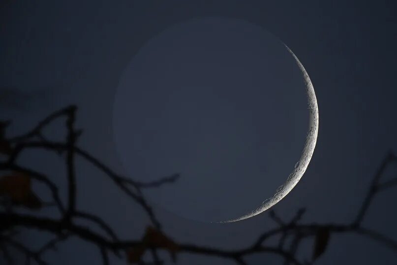Луна новолуние. New Moon новолуние. Красивый полумесяц. Новолуние картинки. Первые лунные сутки 2024