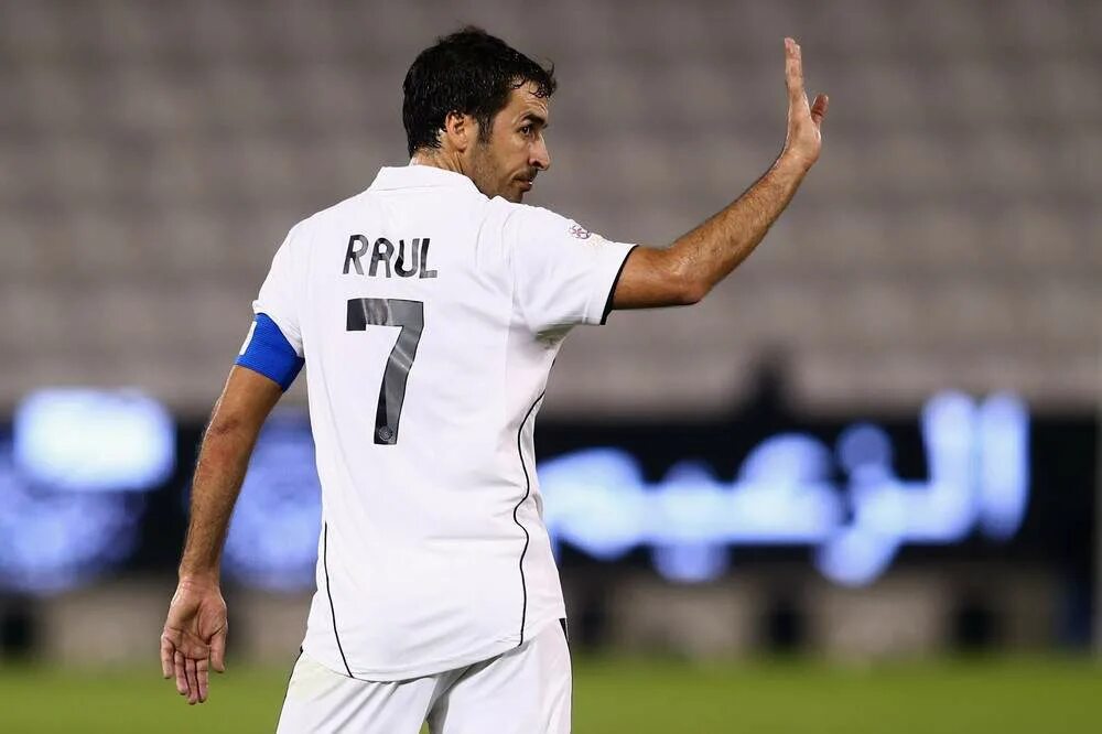 рауль гонсалес тренер. рауль гонсалес бланко. рауль футболист испания. рауль сенжаро. рауль гонсалес футболист.