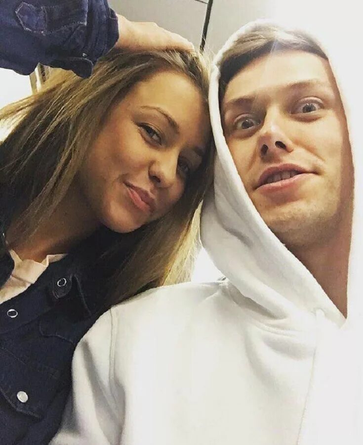 Ирина кузнецова и антон шасьур. Антон шастун. Антон шастун камеди батл 2013. Импровизация антон шастун. Антон шастун в фиолетовой толстовке жюри.