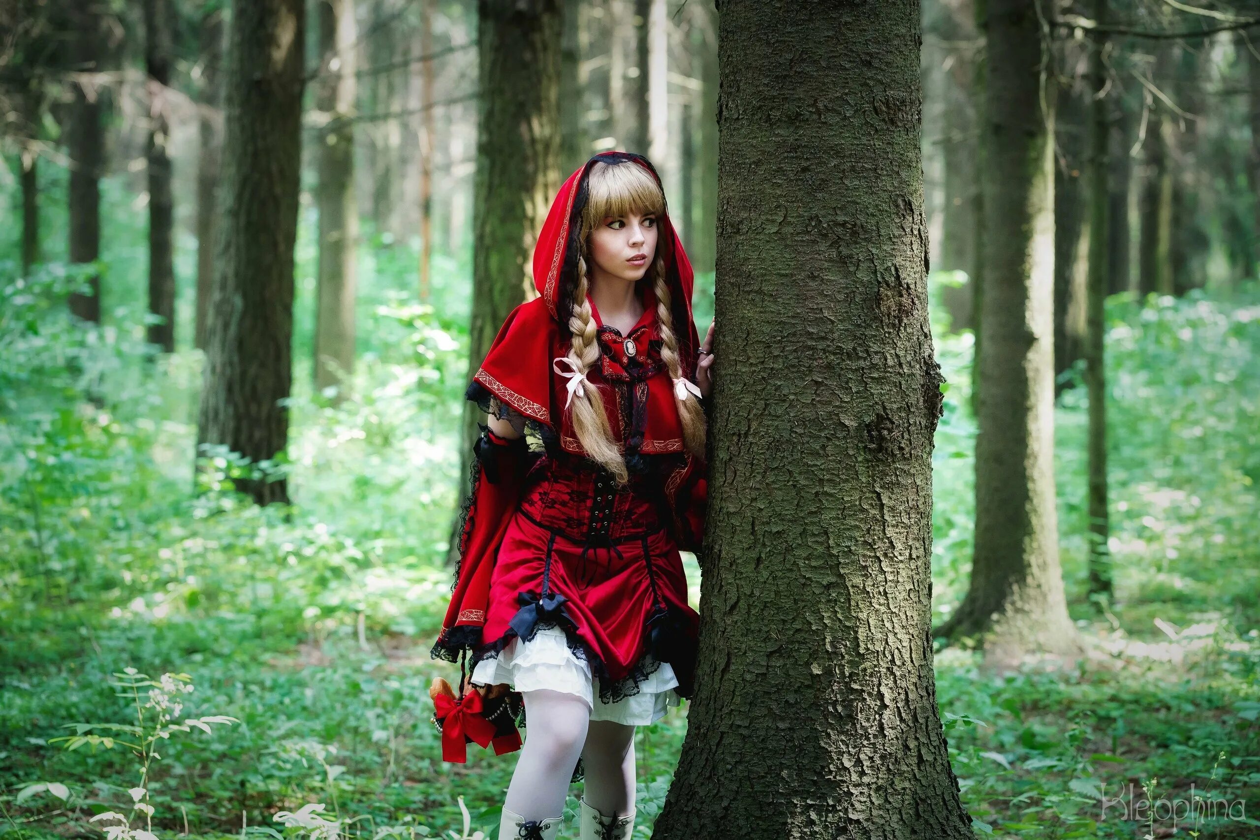 Красная шапочка концовка. Red riding hood фильм 2006. красная шапочка анна ивженко. красная шапочка красной шапочки. red hood красная шапочка.