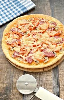 Рецепт пиццы с шампиньонами колбасой и сыром
