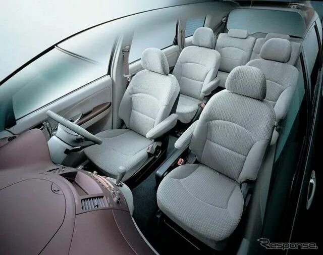Купить б/у Mitsubishi Grandis 2003-2011 2.4 AT (165 л.с.) бензин автомат в Красн