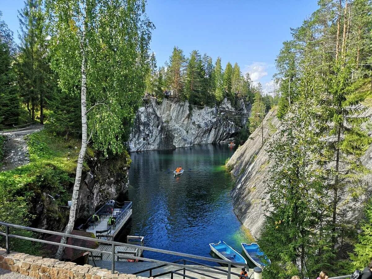 Сортавала места. Горный парк Рускеала. Рускеала (Сортавальский район). Достопримечательности Карелии Кивач. Озеро Кивач Карелия.