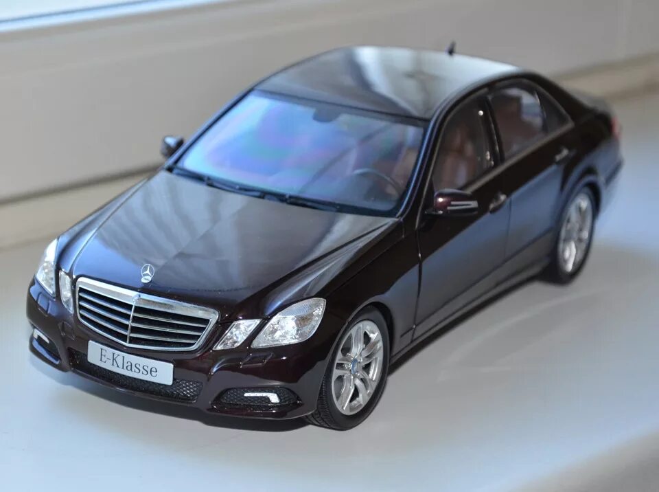 Mercedes w212 1/18. Mercedes Benz e350 w212 от MINICHAMPS.. Mercedes е w211 1:43. Mercedes w212 1 43.