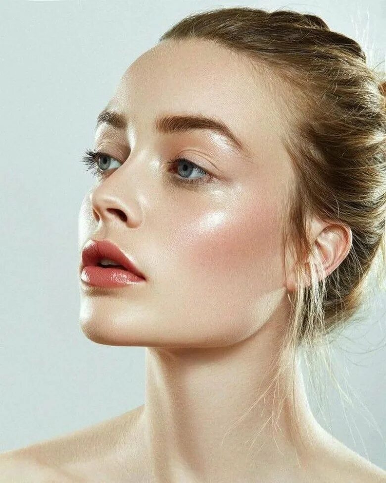 Сияющая кожа. Саша лусс. Фарфоровый макияж. Барбара палвин румяна. Мейкап для бжд куклы.