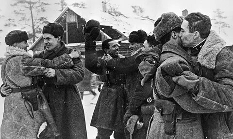 1 февраля 1943 офицерам вернули