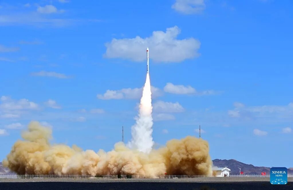 Космодром байконур. Космическая ракета. Ракетоноситель протон байконур. Рк рн. Рк рн.