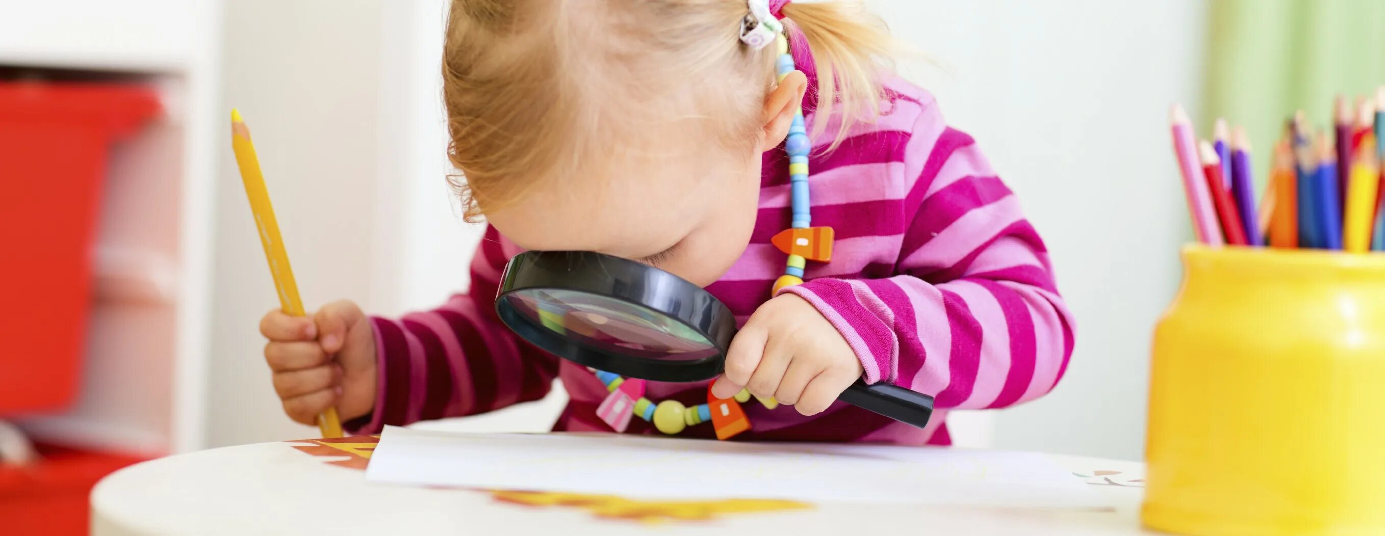 Ребенок ест хлеб. Дети в саду. Как дети в самом то деле. Как дети в самом то деле. Как дети в самом то деле.