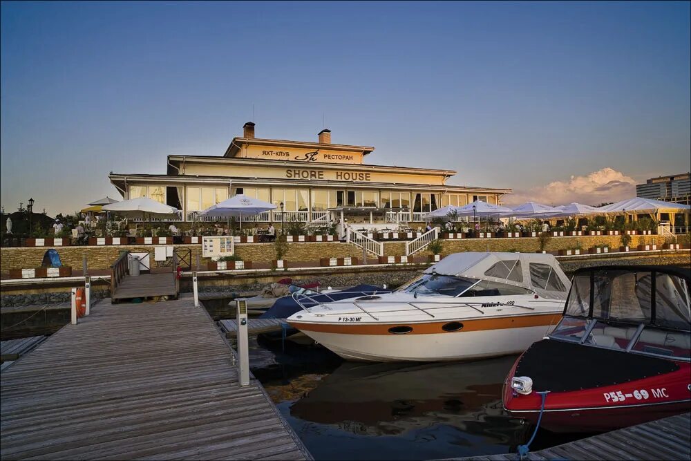 Ресторан shore house москва. Shore house яхт-клуб в москве. Яхт клуб шор хаус мякинино. Ресторан яхт клуб shore house. Яхт клуб красногорск.