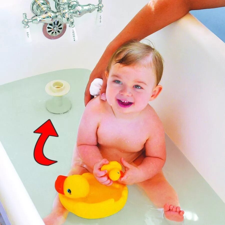 К чему снится купаться в ванне. Купать ребенка. Фотосессия купание малыша. Лейка для купания малыша. Лайфхак купания новорожденного.