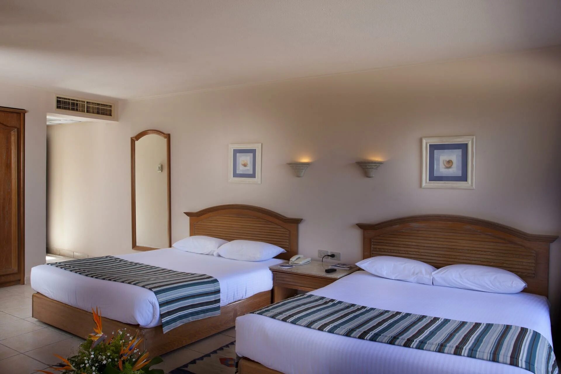 Coral rotana resort. Отель Coral Beach Hotel Hurghada. Корал Бич Хургада. Coral Beach Hotel Hurghada 4. Египет Хургада отель Корал Бич Резорт 4 звезды.