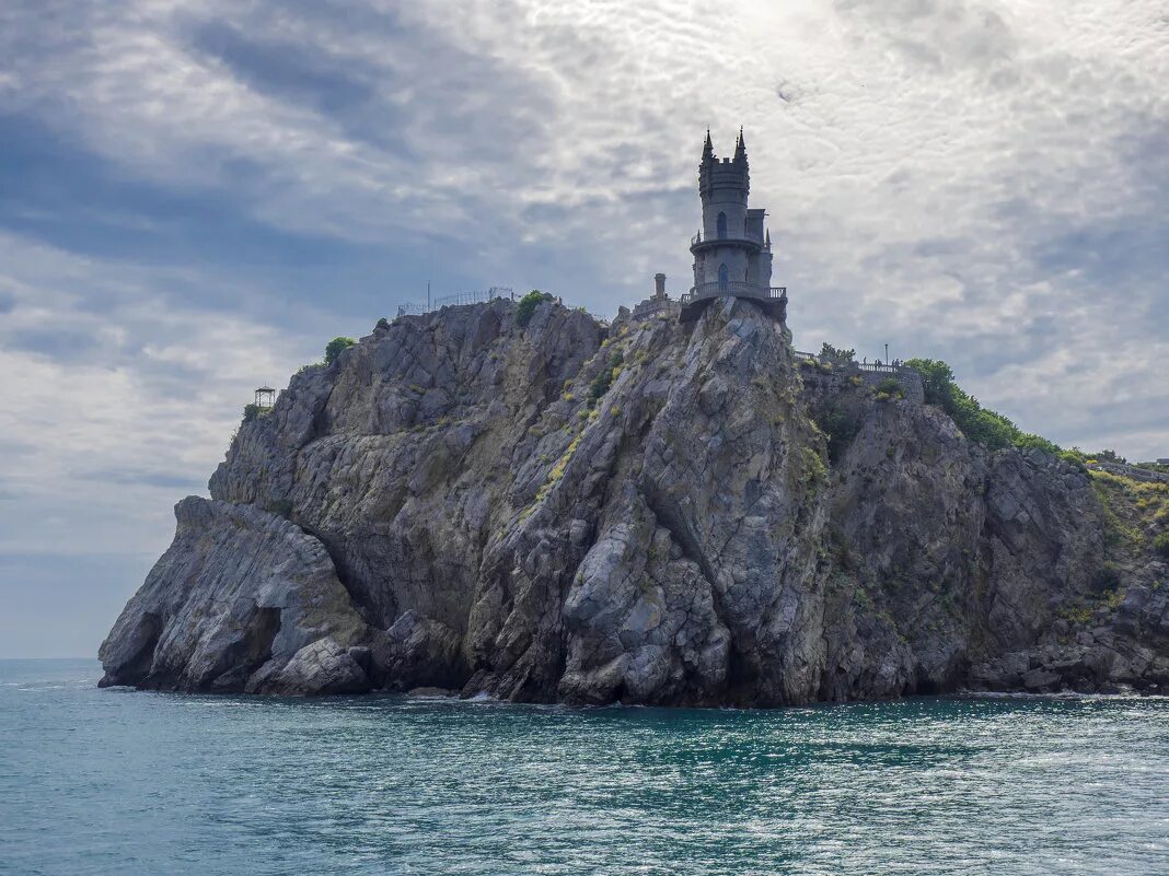 крымский полуостров достопримечательности ялта. памятник на аврориной скале. памятник на аврориной скале. мыс ай-тодор крым. аврорина скала в крыму.