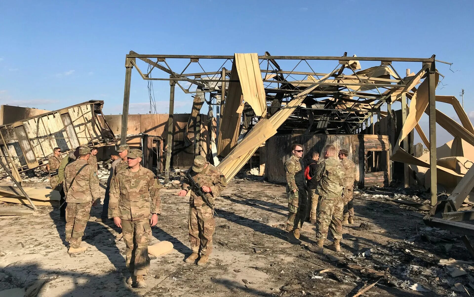 Нападение на военную базу. Ирак Эль-Каим американская Военная база. Аль-Танф (Военная база США). Удар по авиабазе США Айн Аль-Асад в Ираке. Обстрел американской базы в Ираке в 2003.