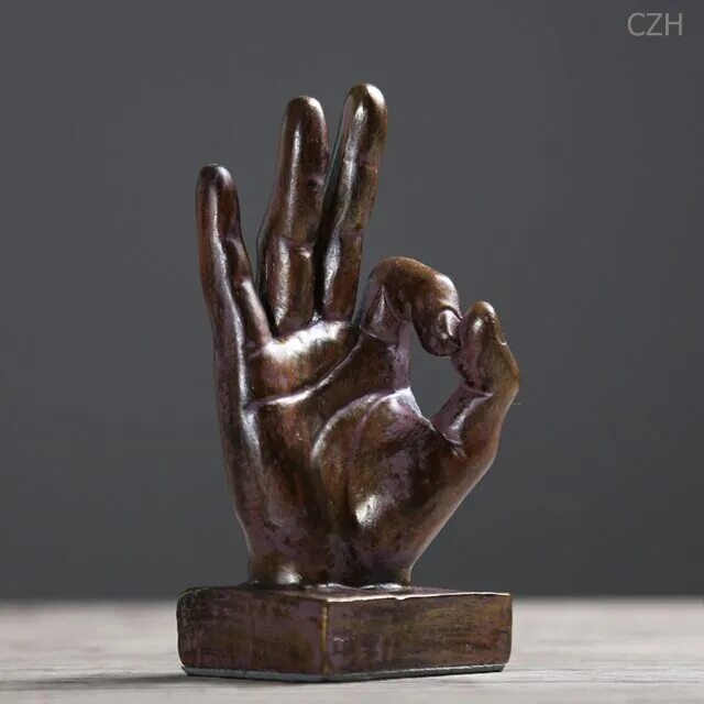 статуэтка палец