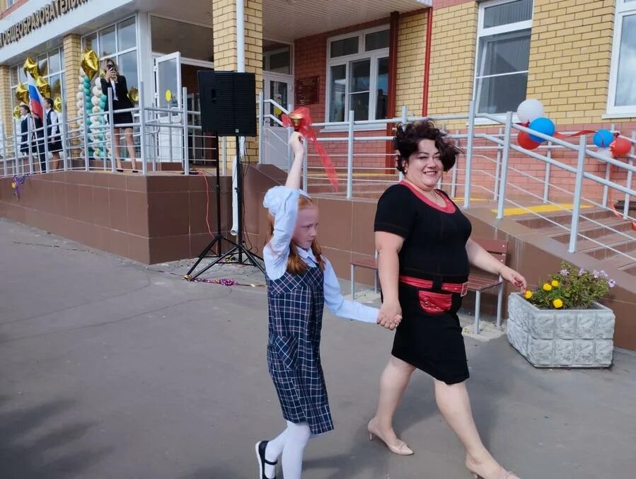 Медведевская 4 школа йошкар-ола. 1 гимназия йошкар ола. Медведево марий эл школа. Директор медведевской школы 4. Директор медведевской гимназии.