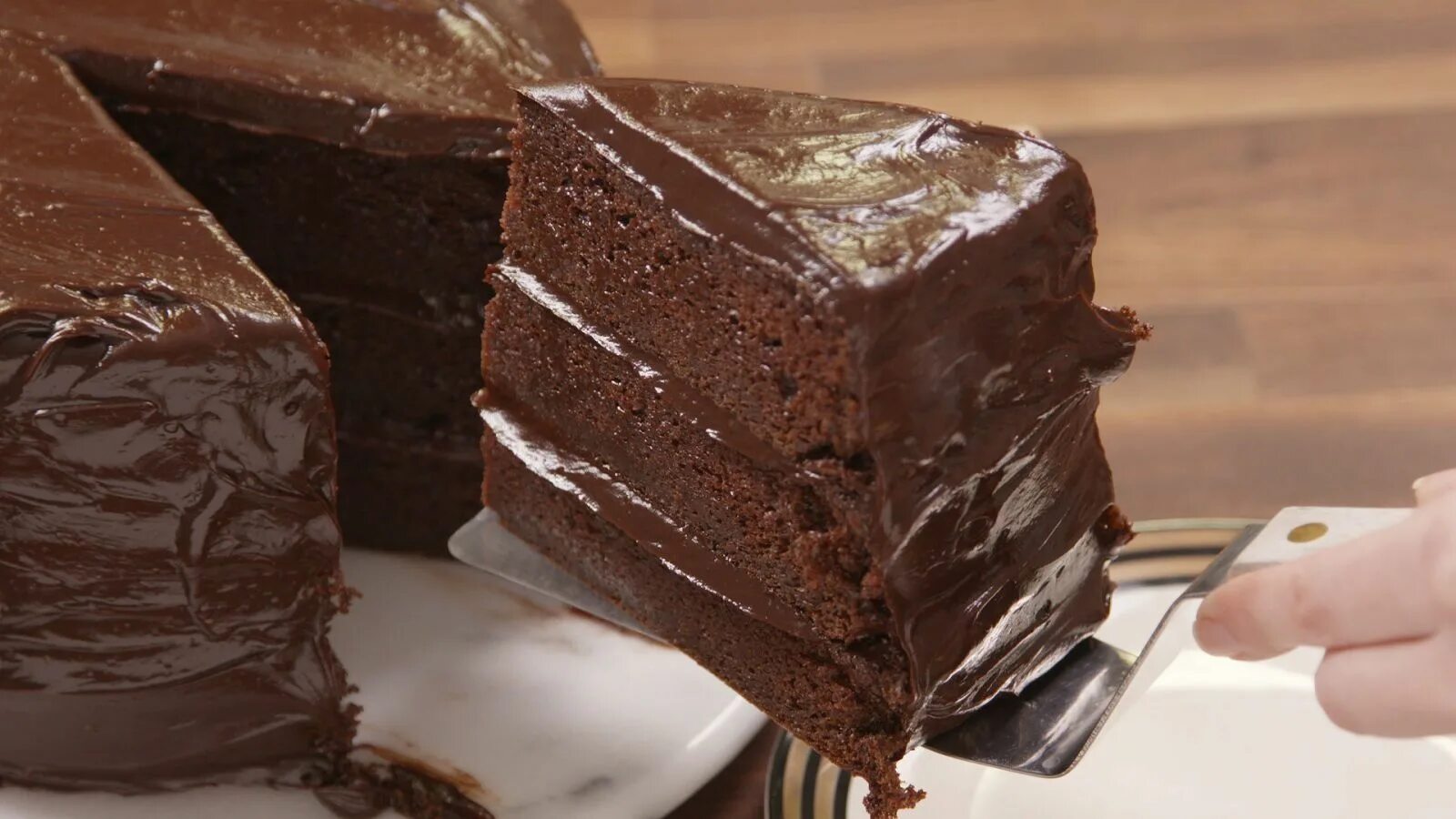 Шоколадный торт с шоколадом внутри. Многослойный торт. Шоколадный шифоновый бисквит.