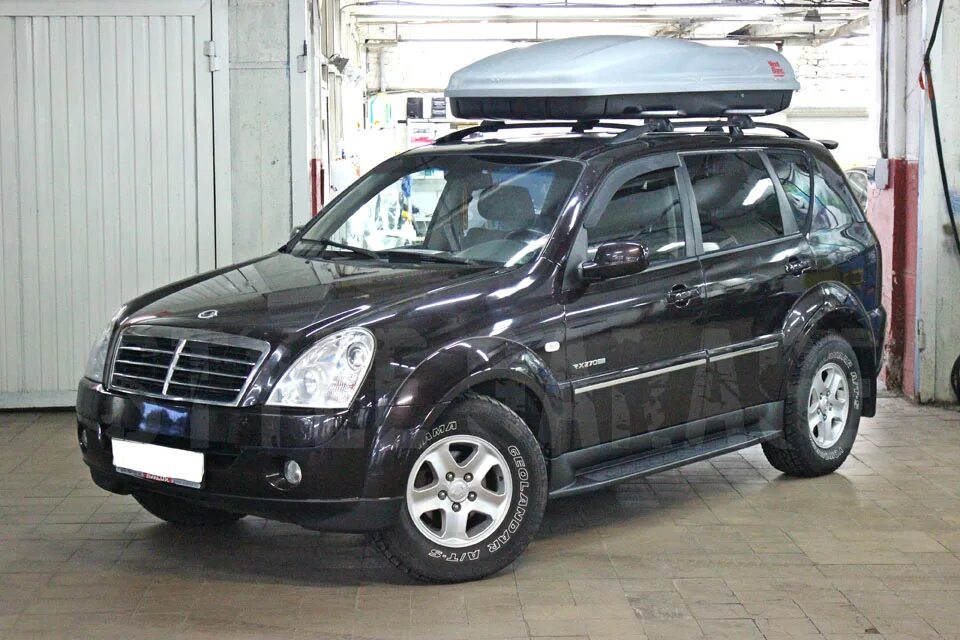 Саньенг рекстон 2 купить. SSANGYONG Rexton 1. Rexton 2 антихром. SSANGYONG Rexton 2 тюнинг. Тюнинговый SSANGYONG Rexton.