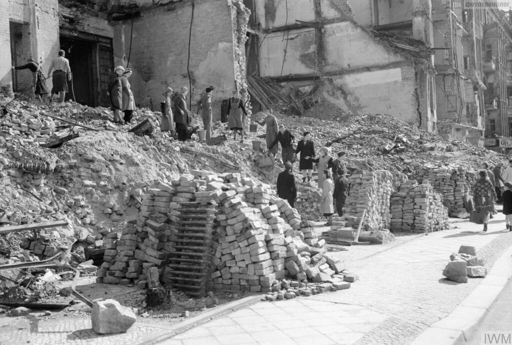 Судьба германии после. Послевоенная Германия 1945. Восстановление Берлин июль 1945. Правительственный квартал в Берлине 1945. Восточный Западный Берлин 1945.