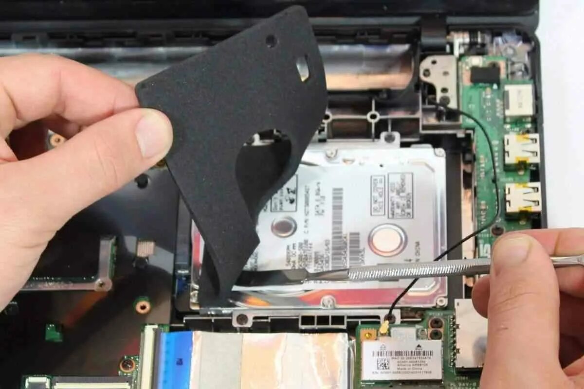 Включается диск ноутбуке. Asus x542uf разбор hdd. жесткий диск для ноутбука. замена жесткого диска на ноутбуке. жесткий диск на ноутбуке демонтаж.