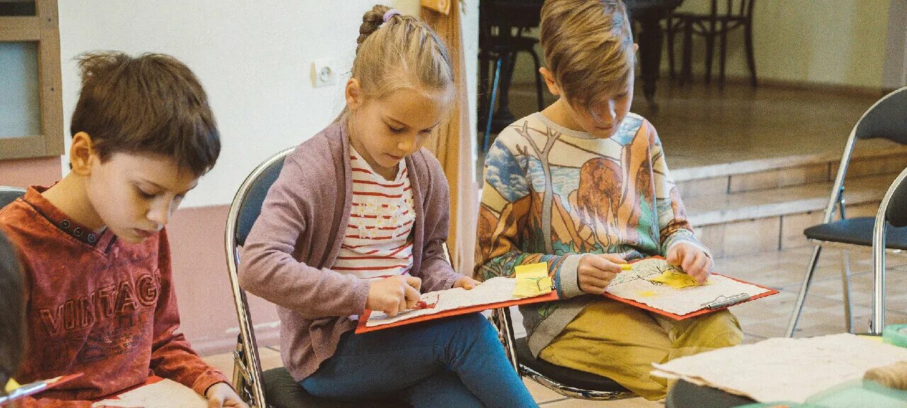 Кружки по интересам для детей. Спортивные секции в школе. Школьные кружки. Спортивные кружки и секции для детей. Кружок для детей.