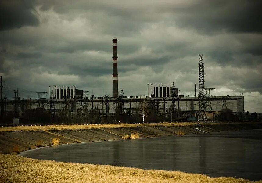 Охладитель аэс. Пруд охладитель Чернобыльской АЭС. Припять пруд охладитель. ЧАЭС река Припять. Радиоактивный пруд Чернобыль.