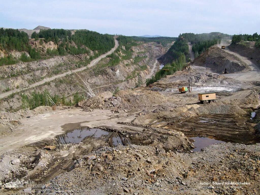 Тайгинский графитовый карьер. Тайгинский гок. Тайгинский графитовый карьер. Тайгинка карьер челябинская область. Тайгинский гок.