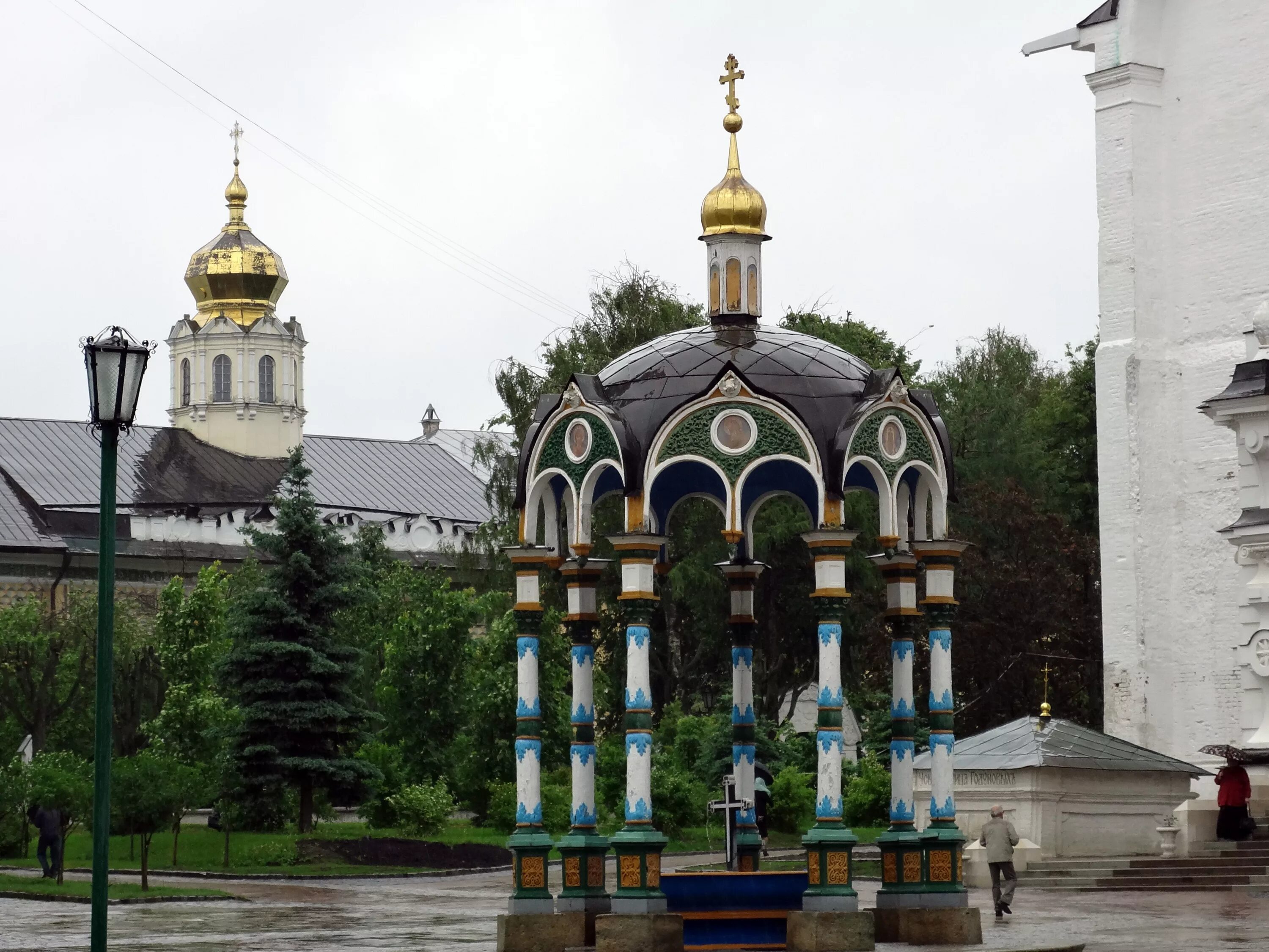 Духовская церковь сергиев посад. Смоленская церковь троице-сергиевой лавры. Сергиев троицкий монастырь церковь сошествия святого духа. Храм сошествия святого духа на апостолов сергиев посад. Часовня лавра.